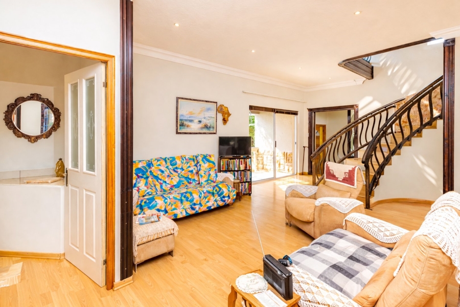 5 Bedroom Property for Sale in Caribbean Beach Club North West